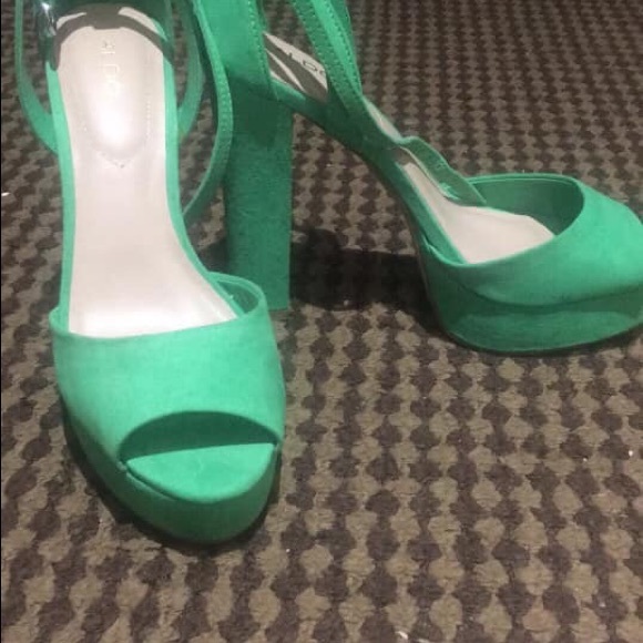 Green Olivarra sandals brand new! - Picture 3 of 4